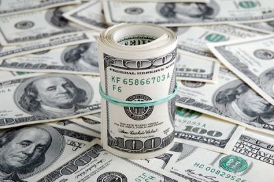 Azərbaycanda dolların məzənnəsi rekord vurdu Azərbaycanda dolların məzənnəsi rekord vurdu
