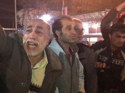 İranlılar Tehranın küçələrinə axışdılar İranlılar Tehranın küçələrinə axışdılar