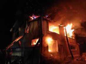 Qubada evi yanan 80 yaşlı qadın özünü ikinci mərtəbədən yerə atdı Qubada evi yanan 80 yaşlı qadın özünü ikinci mərtəbədən yerə atdı