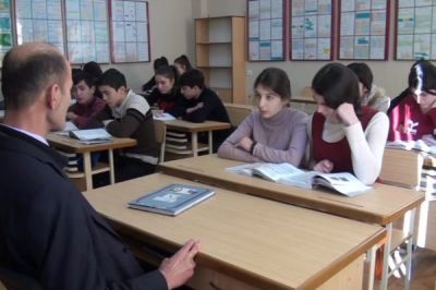 Gözləri görməsə də, 28 ildir müəllimlik edir – VİDEO - VİDEO Gözləri görməsə də, 28 ildir müəllimlik edir – VİDEO - VİDEO