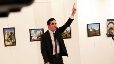 Rus səfirini öldürən şəxsin telefon şifrəsinə görə, 20 min dolları aldı, amma çözə bilmədi Rus səfirini öldürən şəxsin telefon şifrəsinə görə, 20 min dolları aldı, amma çözə bilmədi