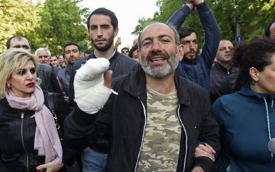 Ermənistanda müxalifət “məxməri inqilab” elan etdi - Dövlət binaları blokadada - VİDEO Ermənistanda müxalifət “məxməri inqilab” elan etdi - Dövlət binaları blokadada - VİDEO
