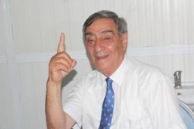 Rəşid Mahmudov: - "Rayon camaatı şəhərə gələnə qədər buradakılar quş uçururdu" Rəşid Mahmudov: - "Rayon camaatı şəhərə gələnə qədər buradakılar quş uçururdu"