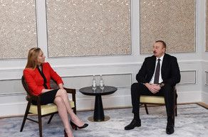 Prezident Böyük Britaniyanın ticarət və ixracın təşviqi üzrə dövlət naziri ilə görüşüb Prezident Böyük Britaniyanın ticarət və ixracın təşviqi üzrə dövlət naziri ilə görüşüb