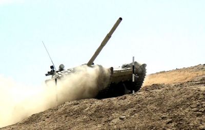 Ən yaxşı tank bölüyü komandiri adı uğrunda yarış keçirilir - VİDEO Ən yaxşı tank bölüyü komandiri adı uğrunda yarış keçirilir - VİDEO