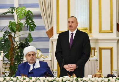 Prezident İlham Əliyev iftar mərasimində iştirak edir - FOTOLAR Prezident İlham Əliyev iftar mərasimində iştirak edir - FOTOLAR