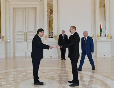 Prezident Bolqarıstanın yeni səfirinin etimadnaməsini qəbul etdi - FOTOLAR Prezident Bolqarıstanın yeni səfirinin etimadnaməsini qəbul etdi - FOTOLAR