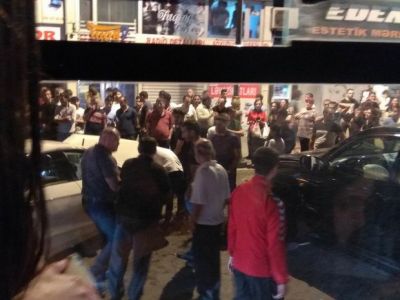 Yol qəzası kütləvi davaya çevrildi - FOTOLAR Yol qəzası kütləvi davaya çevrildi - FOTOLAR