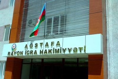 GÜNDƏM: Azərbaycanda icra hakimiyyətinə basqın etdilər GÜNDƏM: Azərbaycanda icra hakimiyyətinə basqın etdilər