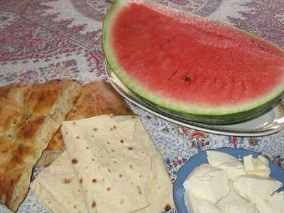 Qarpız, pendir və isti çörək... - Niyə yemək olmaz? - ARAŞDIRMA - VİDEO Qarpız, pendir və isti çörək... - Niyə yemək olmaz? - ARAŞDIRMA - VİDEO