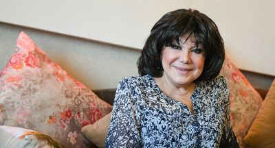 Fəxri addan imtina edən Flora Kərimova - Əslində kimdir? - VİDEO Fəxri addan imtina edən Flora Kərimova - Əslində kimdir? - VİDEO