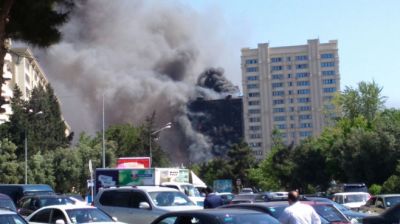 Binəqədidə yaşayış binası yandı: 17 nəfər... Binəqədidə yaşayış binası yandı: 17 nəfər...