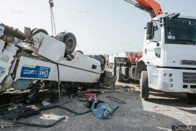 Bakıda avtobus “Kamaz”la toqquşdu - Ölən və yaralananlar var - FOTOLAR Bakıda avtobus “Kamaz”la toqquşdu - Ölən və yaralananlar var - FOTOLAR