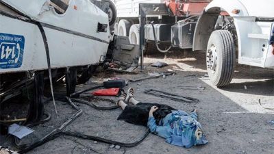 Bakıda DƏHŞƏTLİ ANLAR - “Kamaz” avtobusa çırpıldı - 1 ölü, 15 yaralı - FOTOLAR Bakıda DƏHŞƏTLİ ANLAR - “Kamaz” avtobusa çırpıldı - 1 ölü, 15 yaralı - FOTOLAR