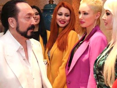 Qadınları evə gətirib intim əlaqədə olanda kameraya çəkdilər - TÜKÜRPƏDİCİ OLAY Qadınları evə gətirib intim əlaqədə olanda kameraya çəkdilər - TÜKÜRPƏDİCİ OLAY