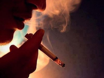 Yeməkdən sonra siqaret çəkmək çox təhlükəlidir Yeməkdən sonra siqaret çəkmək çox təhlükəlidir