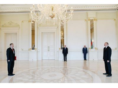Prezident səfiri qəbul edib Prezident səfiri qəbul edib