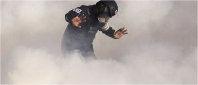 Bakıda şagird məktəbə gözyaşardıcı qaz atdı - Zəhərlənənlər var Bakıda şagird məktəbə gözyaşardıcı qaz atdı - Zəhərlənənlər var