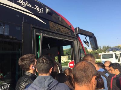 “Bakı Bus”un yenə qapısı qırıldı: səbəbi.. - FOTOLAR “Bakı Bus”un yenə qapısı qırıldı: səbəbi.. - FOTOLAR