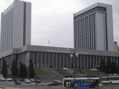 Milli Məclisdə qəribə hadisə - Deputatlar... Milli Məclisdə qəribə hadisə - Deputatlar...