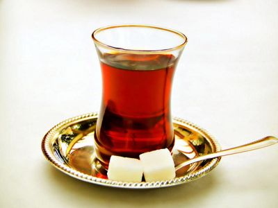 Çayı yanlış dəmləmək bu xəstəliklərə səbəb ola bilər Çayı yanlış dəmləmək bu xəstəliklərə səbəb ola bilər