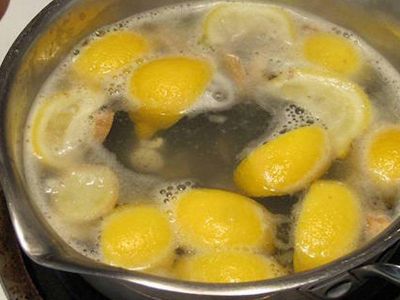 Axşamdan limonları qaynadın, səhər için – Nəticədən şoka düşəcəksiz Axşamdan limonları qaynadın, səhər için – Nəticədən şoka düşəcəksiz