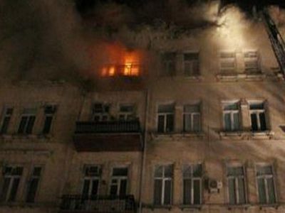 Bakıda yaşayış binası yandı: 8 nəfər təxliyyə edildi Bakıda yaşayış binası yandı: 8 nəfər təxliyyə edildi