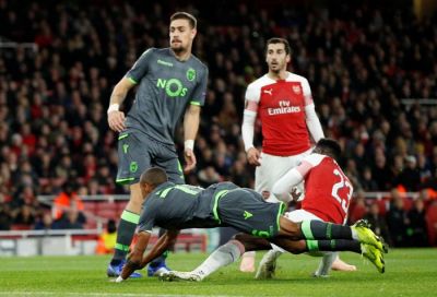 "Arsenal"ın futbolçusunun ayağı qırıldı - VİDEO "Arsenal"ın futbolçusunun ayağı qırıldı - VİDEO