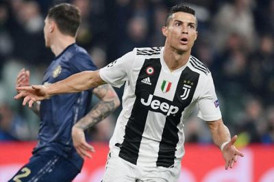 Ronaldonun qolu birinci oldu - VİDEO Ronaldonun qolu birinci oldu - VİDEO