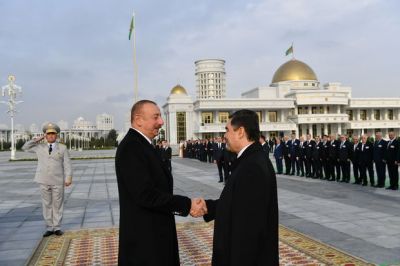 İlham Əliyev Türkmənistanda danışıqlarda İlham Əliyev Türkmənistanda danışıqlarda