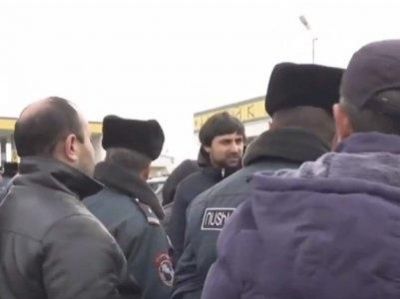 Ermənistanda toqquşma: polislə etirazçılar üz-üzə gəldilər Ermənistanda toqquşma: polislə etirazçılar üz-üzə gəldilər