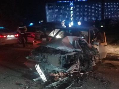 Şirvanda iki avtomobil toqquşub, yaralılar var - FOTOLAR Şirvanda iki avtomobil toqquşub, yaralılar var - FOTOLAR