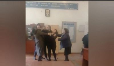 Təhsil eksperti: "Vəziyyət nə qədər biabırçıdır ki, məktəb direktoru saçyolduya çıxıb" Təhsil eksperti: "Vəziyyət nə qədər biabırçıdır ki, məktəb direktoru saçyolduya çıxıb"