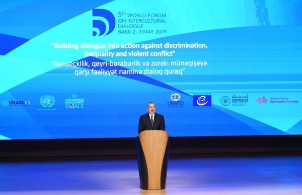 İlham Əliyev: "Münaqişə beynəlxalq hüququn əsasında həll edilməlidir" İlham Əliyev: "Münaqişə beynəlxalq hüququn əsasında həll edilməlidir"
