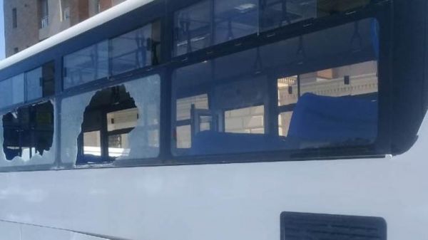 Bakıda avtobus kranla toqquşdu, xəsarət alanlar var - FOTOLAR Bakıda avtobus kranla toqquşdu, xəsarət alanlar var - FOTOLAR