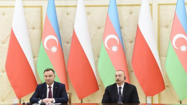 Azərbaycan və Polşa prezidentləri mətbuata bəyanatlarla çıxış etdilər - FOTOLAR Azərbaycan və Polşa prezidentləri mətbuata bəyanatlarla çıxış etdilər - FOTOLAR