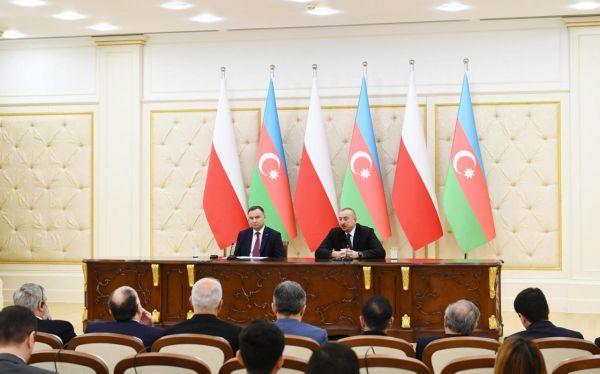 "Azərbaycan və Polşa qarşılıqlı sərmayə qoyuluşu ilə bağlı fəal işləməlidir" - İlham Əliyev "Azərbaycan və Polşa qarşılıqlı sərmayə qoyuluşu ilə bağlı fəal işləməlidir" - İlham Əliyev