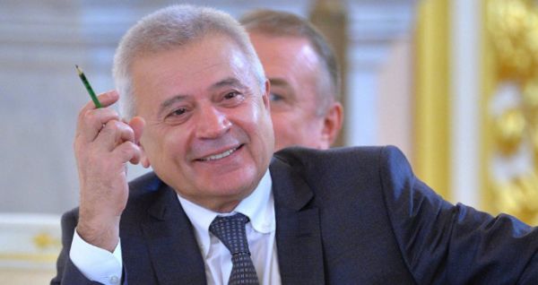 Vahid Ələkbərovdan neftin qiyməti ilə bağlı açıqlama Vahid Ələkbərovdan neftin qiyməti ilə bağlı açıqlama