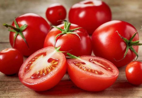 Bu şəxslərə pomidor yemək olmaz Bu şəxslərə pomidor yemək olmaz