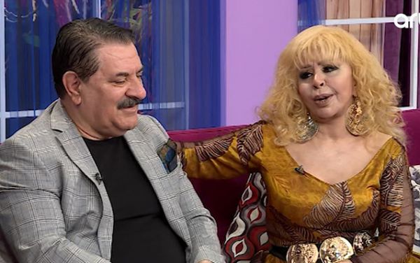 “Qonaqlığa çağıranda mənə paketdə pul verir” “Qonaqlığa çağıranda mənə paketdə pul verir”