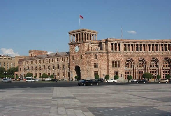 Ermənistan daha yarım milyard borc alır Ermənistan daha yarım milyard borc alır
