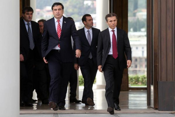 İvanişvili Saakaşvilinin partiyasını qadağan etdirir İvanişvili Saakaşvilinin partiyasını qadağan etdirir