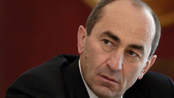 Koçaryan Paşinyana qarşı qaldırdığı iddianı geri götürdü Koçaryan Paşinyana qarşı qaldırdığı iddianı geri götürdü