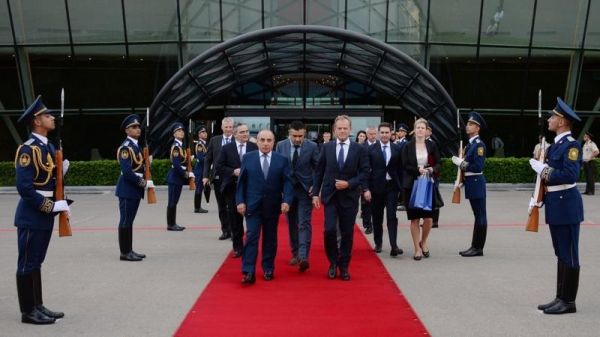 Donald Tuskun Azərbaycana səfəri başa çatdı Donald Tuskun Azərbaycana səfəri başa çatdı