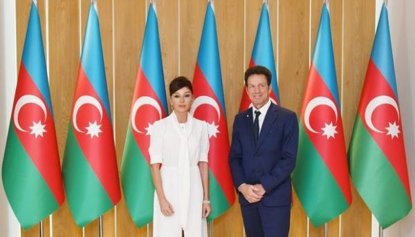 Mehriban Əliyeva MEDEF Biznes Şurasının prezidenti ilə görüşüb Mehriban Əliyeva MEDEF Biznes Şurasının prezidenti ilə görüşüb
