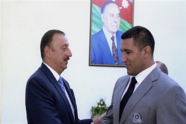 Prezident İlham Zəkiyevi mükafatlandırdı - FOTO Prezident İlham Zəkiyevi mükafatlandırdı - FOTO