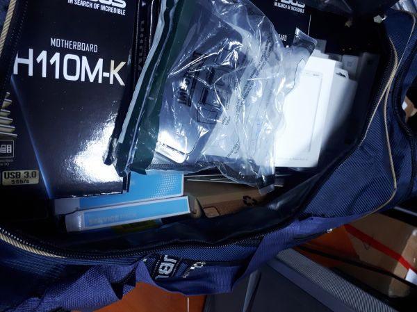Mobil telefonlar və elektronika malları aşkarlanıb Mobil telefonlar və elektronika malları aşkarlanıb