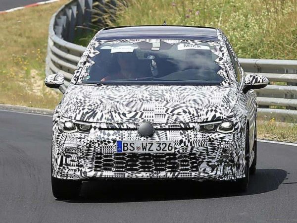Yeni nəsil VW Golf GTI modelinin prototipi sınaqlara çıxıb Yeni nəsil VW Golf GTI modelinin prototipi sınaqlara çıxıb