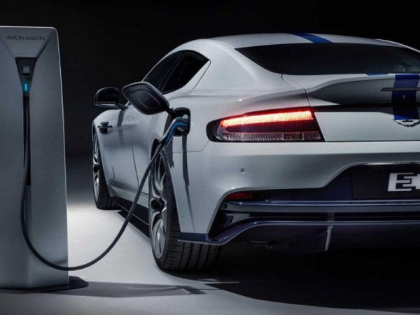 Aston Martin şirkəti Rapid modelindən imtina edib Aston Martin şirkəti Rapid modelindən imtina edib