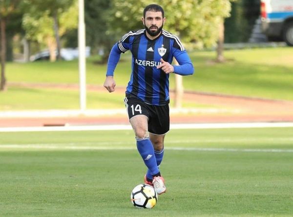 Rəşad Sadıqovun "Qarabağ"da 300-cü oyunu Rəşad Sadıqovun "Qarabağ"da 300-cü oyunu